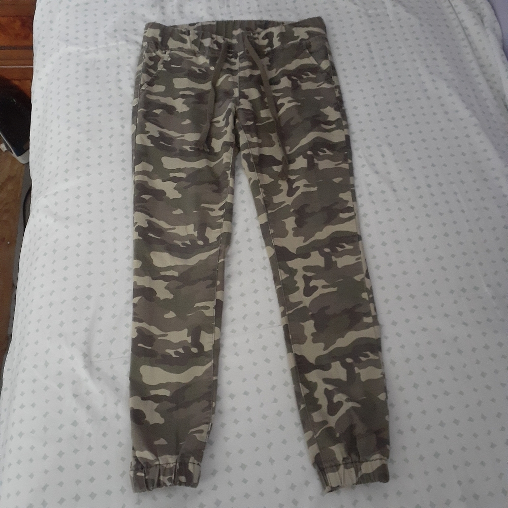 V.I.P. | Women's Camo Jeggings (size 9/10)